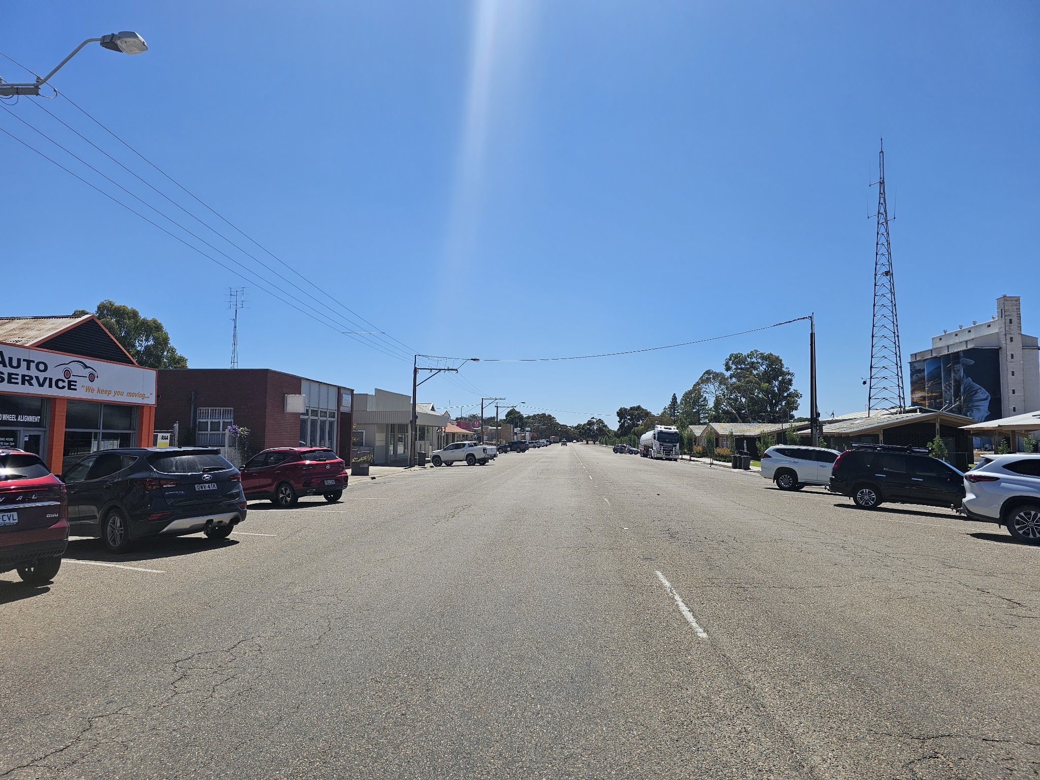 Railway Terrace North looking toward the Lameroo grain silos